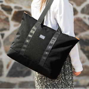 PKG_Lawrence_Black_tote_on_lady.jpg