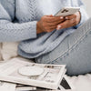 Vonmaehlen_Aura_wireless_chargind_pad_lifestyle_white.jpg